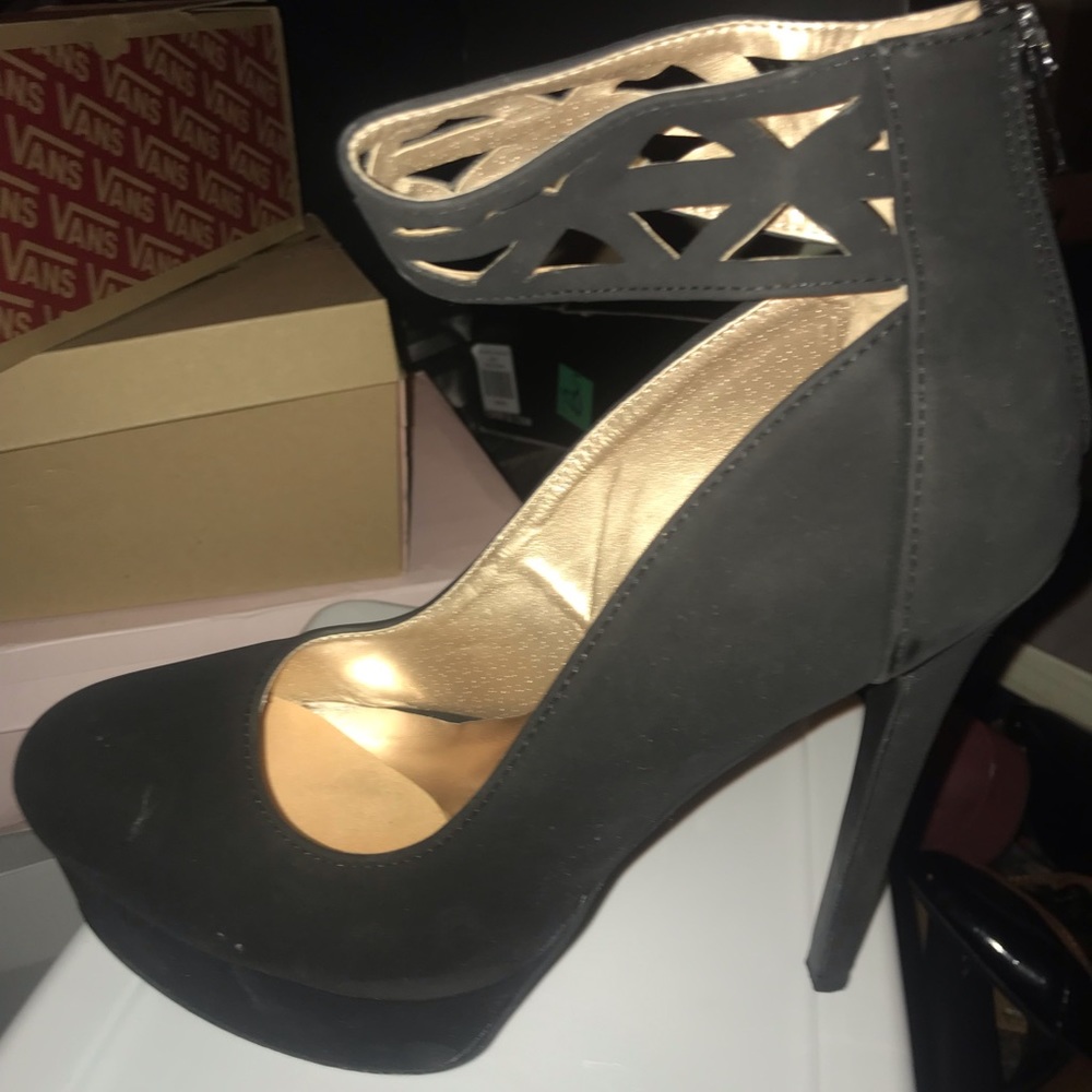 Black platform pump